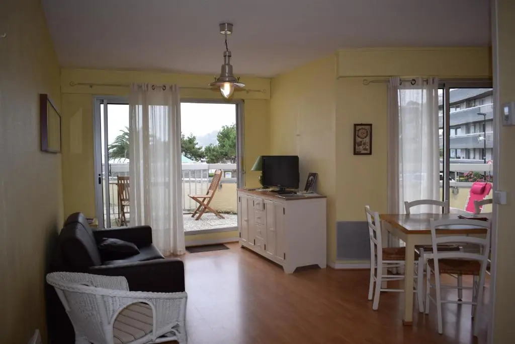 Appartement rénové situé plage de Trestraou à PERROS-GUIREC - Réf 857