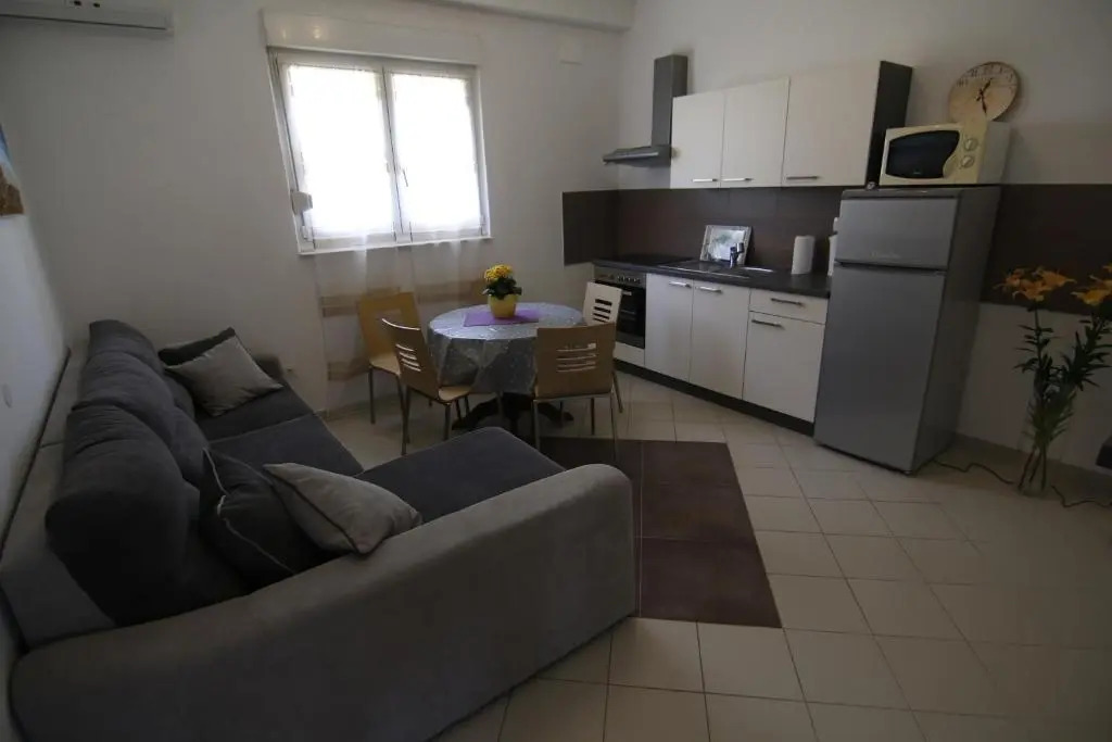 Apartment Ema