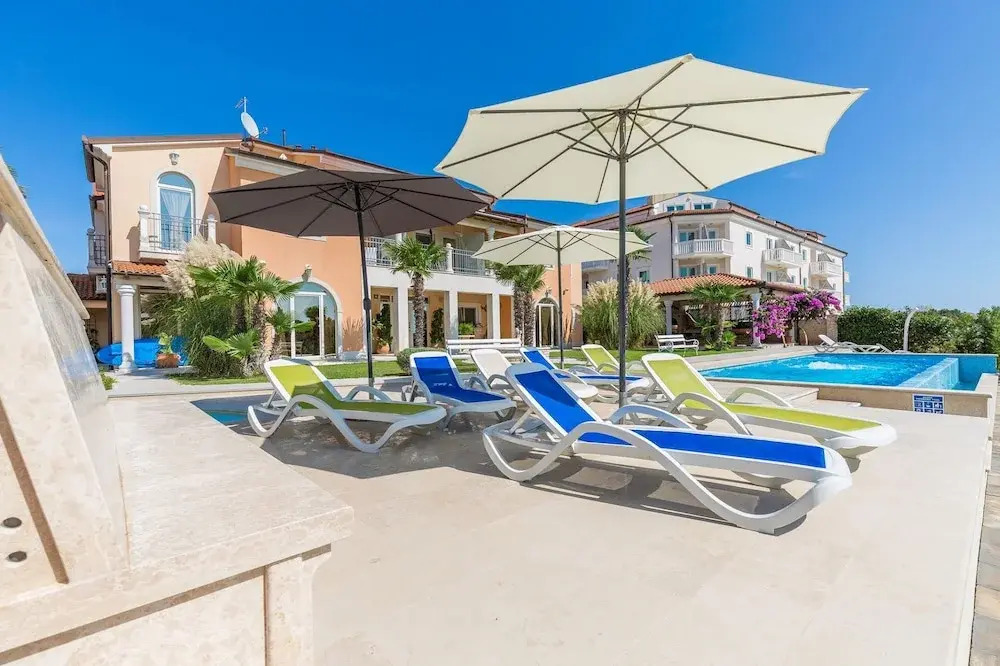 Fimi- With Swimming Pool - A2 Green