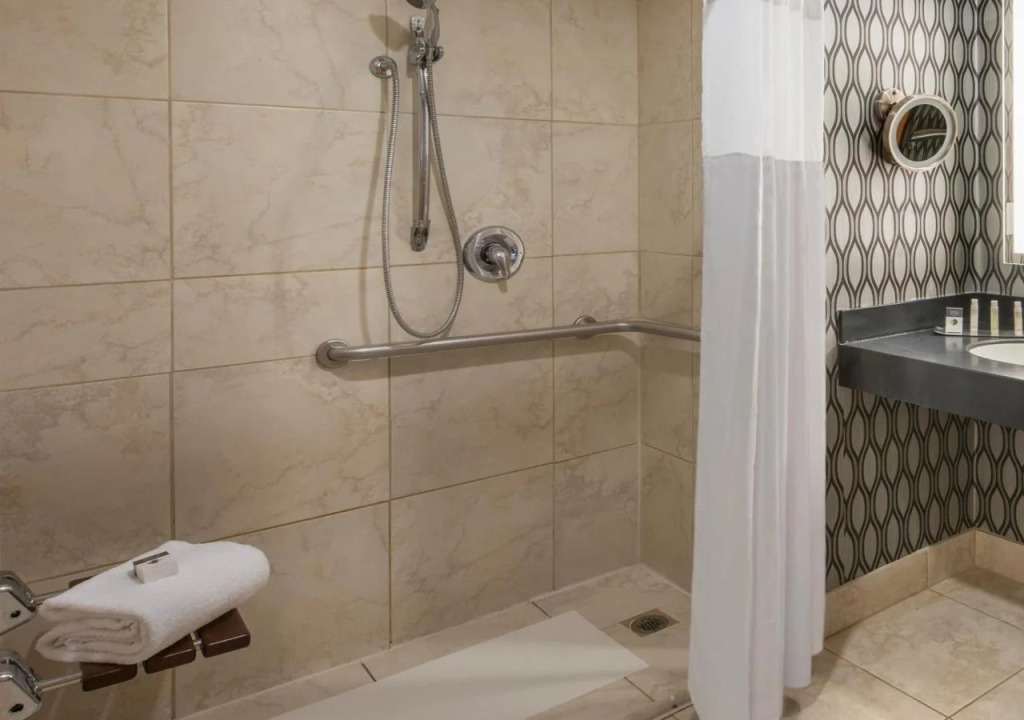 DoubleTree by Hilton Hotel Chicago Wood Dale - Elk Grove