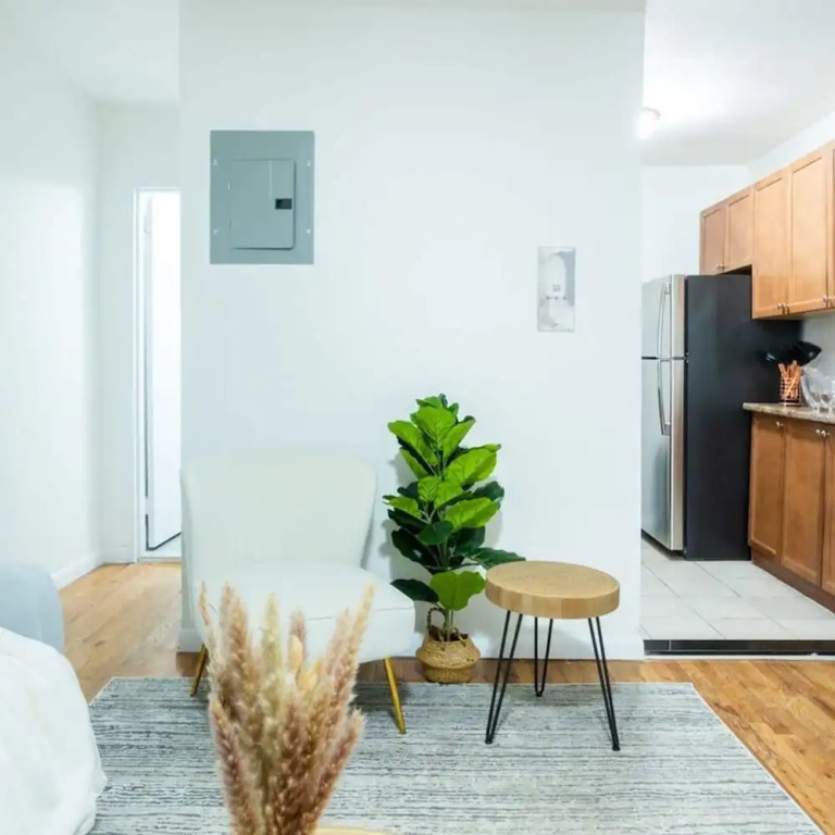 49-4a Prime Midtown Newly 2BR WD