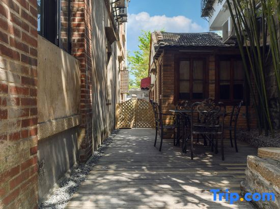 Shimo Youzou Riyue Yingyin Scenic Apartment (Gulangyu Sanqiutian Pier)