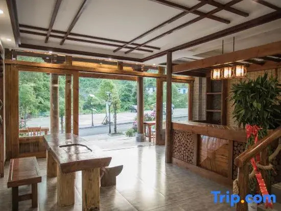 Yiyun Mountain Residence, Karst Mountain Scenery, Bouyei Style, Parent-Child Holiday Accommodation