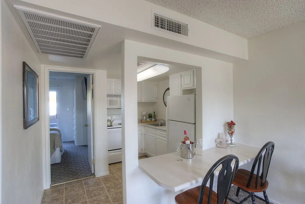 238- Fully Furnished with WiFi by RedAwning