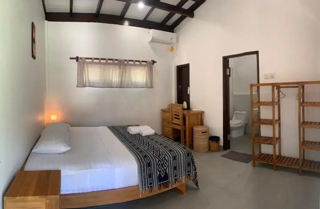 Balong Balong Surf Bungalows & Restaurant