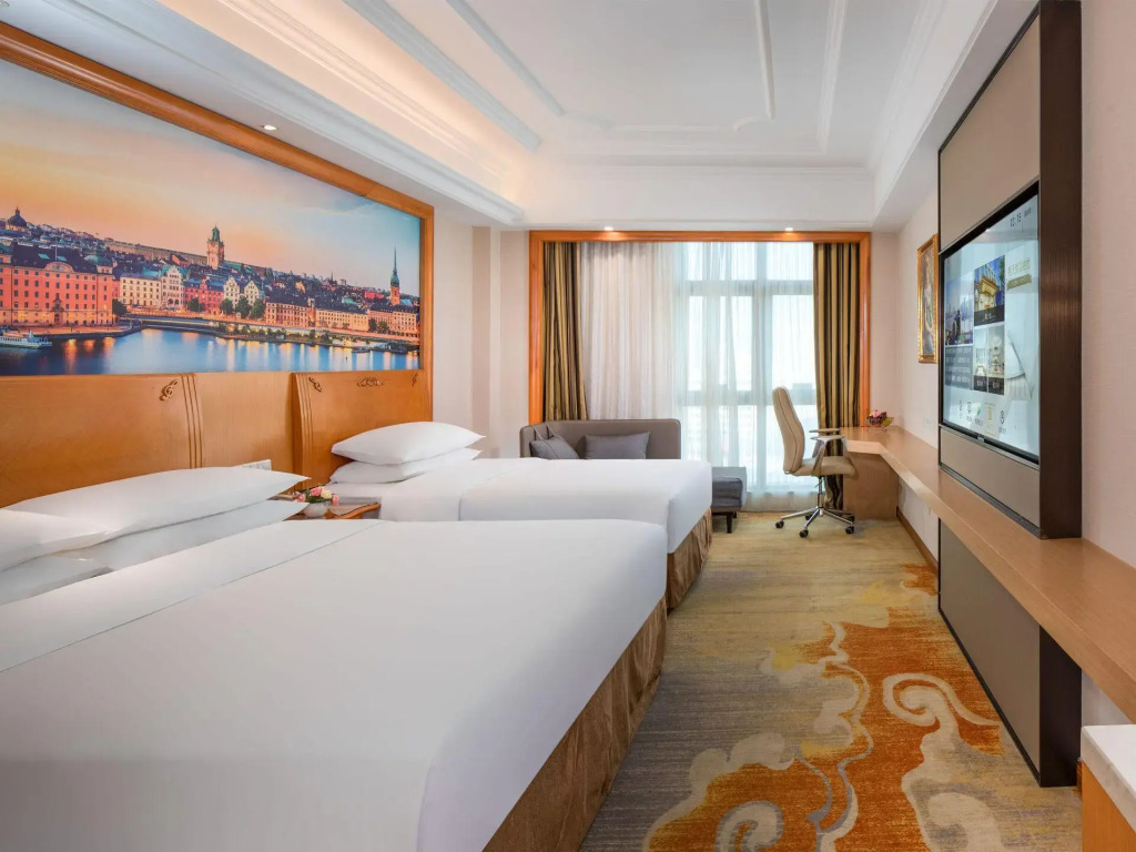 Vienna International Hotel (Maoming High-speed Railway Station)