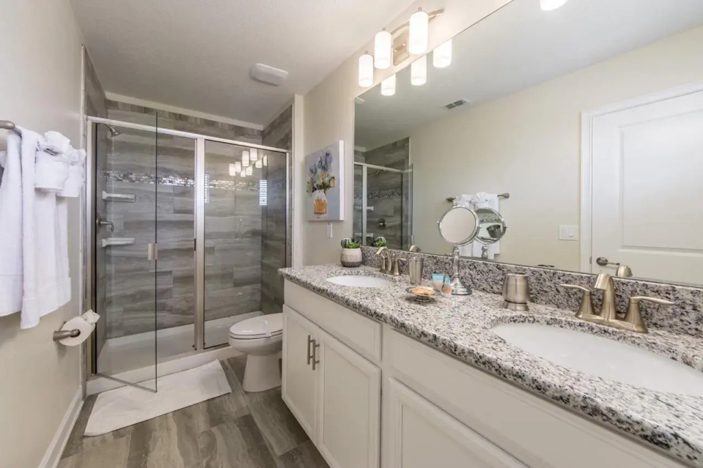 4811- IMPRESSIVE 6 BED VILLA 10 MINUTES to DISNEY, Kissimmee, US