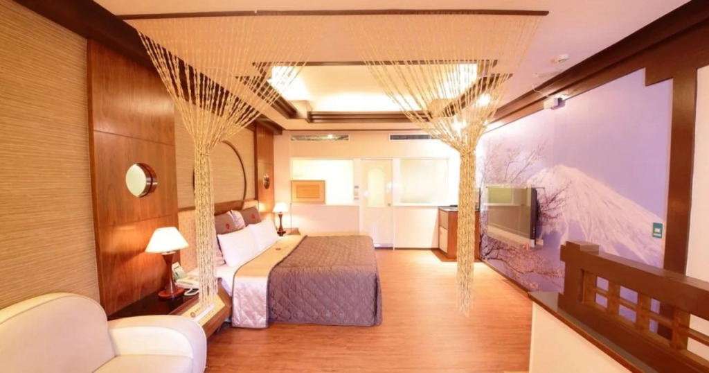 Summer House Motel