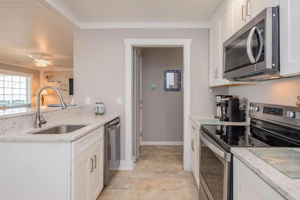 Dip Inn by Oak Island Accommodations