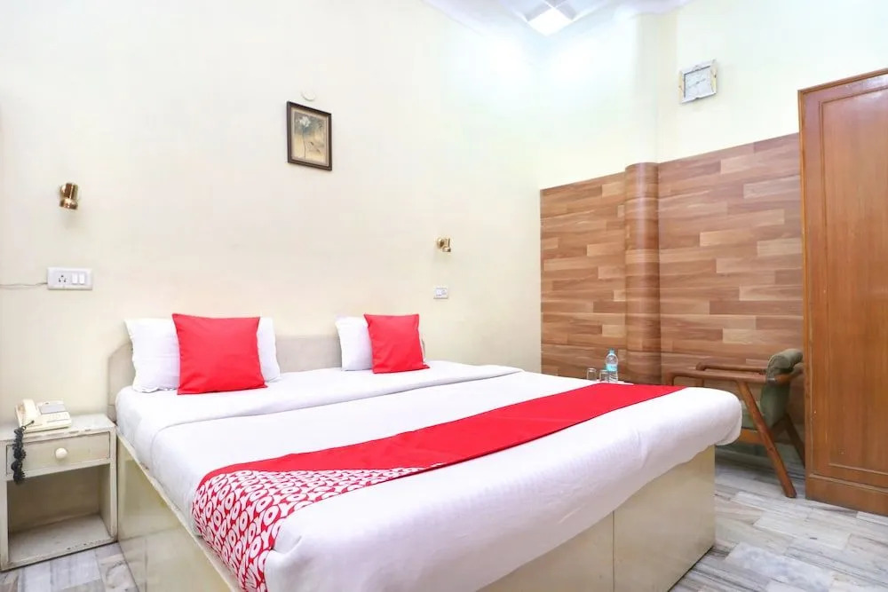 OYO 24073 Hotel Hari Darshan
