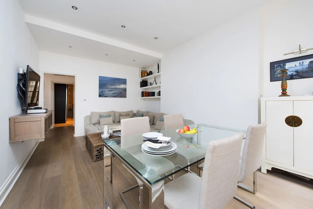 Gorgeous 2BR in Sherlock Holmes' Baker Street!