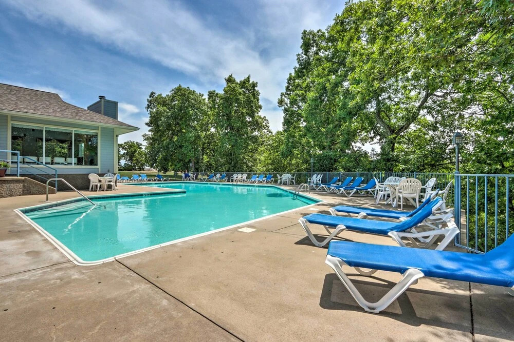 Lake-view Patio, Pool Access! Regatta Bay Condo