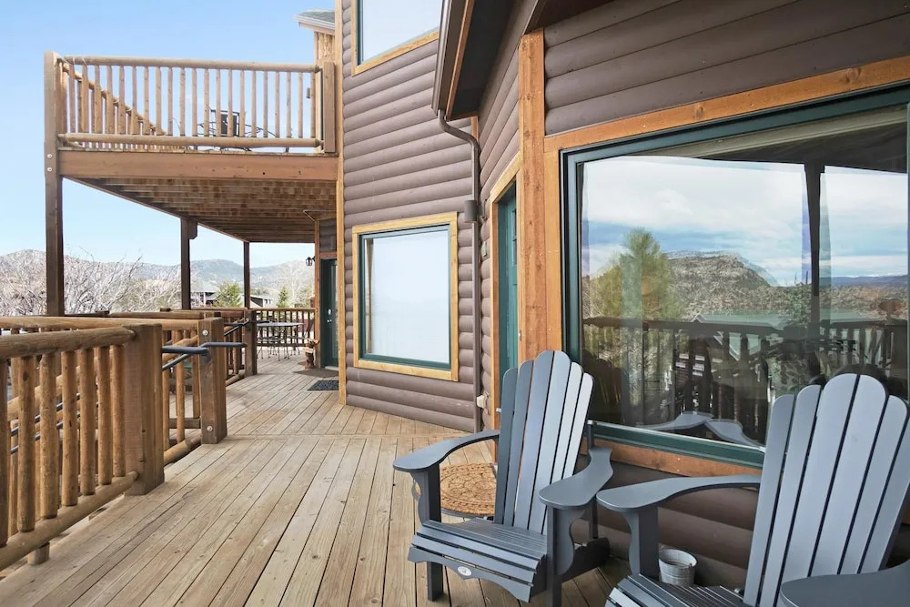 Emerald Mountain 28C 1 Bedroom 1 Bathroom Condo