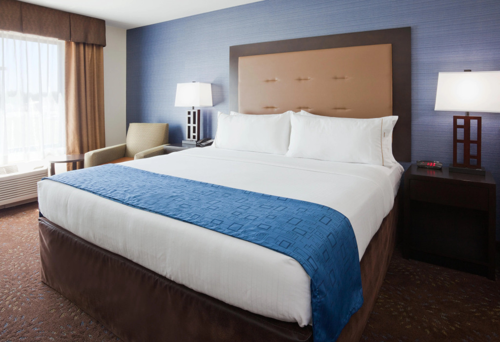 Holiday Inn Express & Suites Fort Dodge by IHG