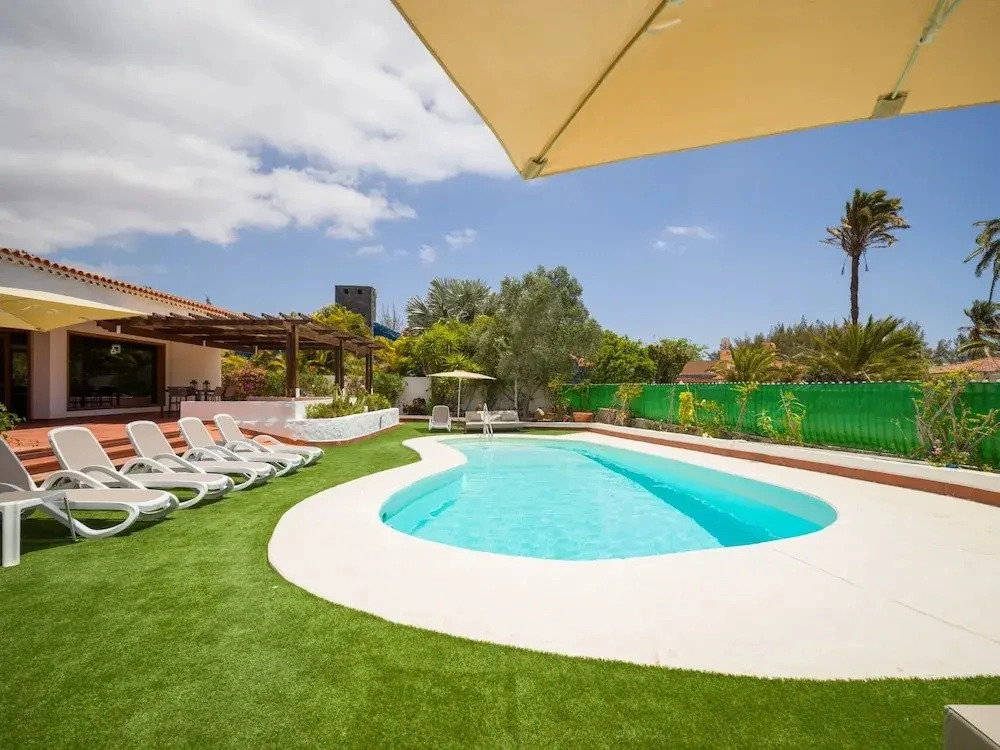 Chalet in Maspalomas with Heated Pool