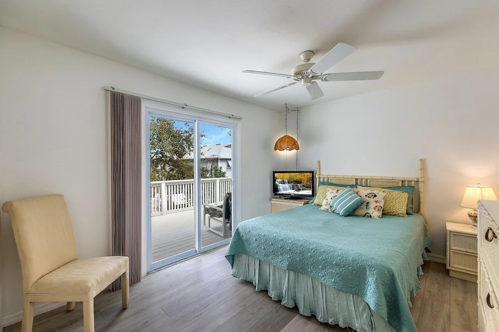 Dolphin Lane 4855 by Vtrips