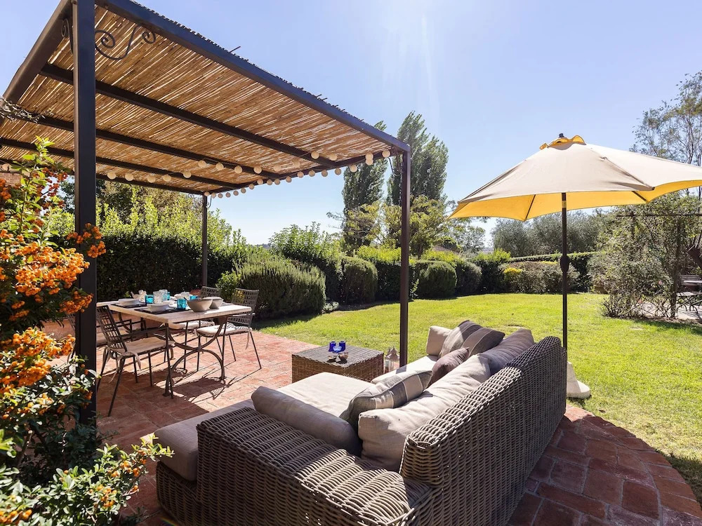 Charming Apartment With Swimming Pool Spacious Terrace And Private Garden