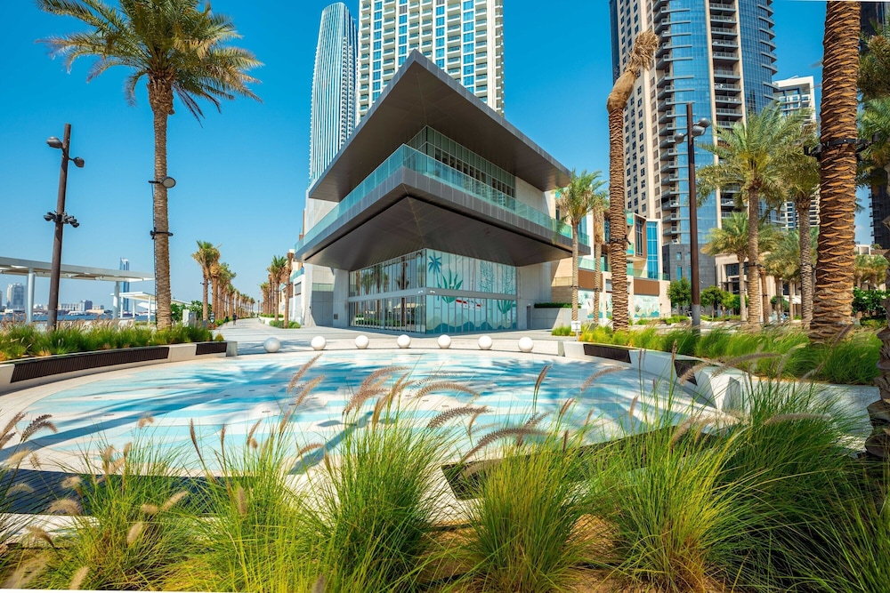Maison Privee - Trendy Apt on the Creek with Superb Dubai Skyline Vw
