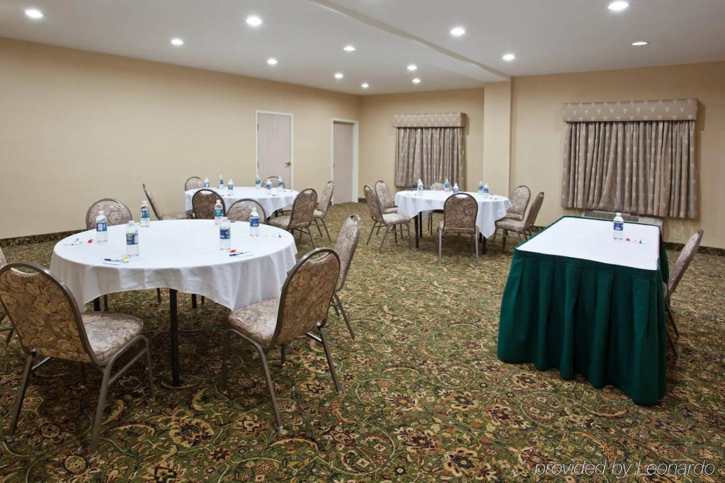 Holiday Inn Express Hotel & Suites Marion by IHG