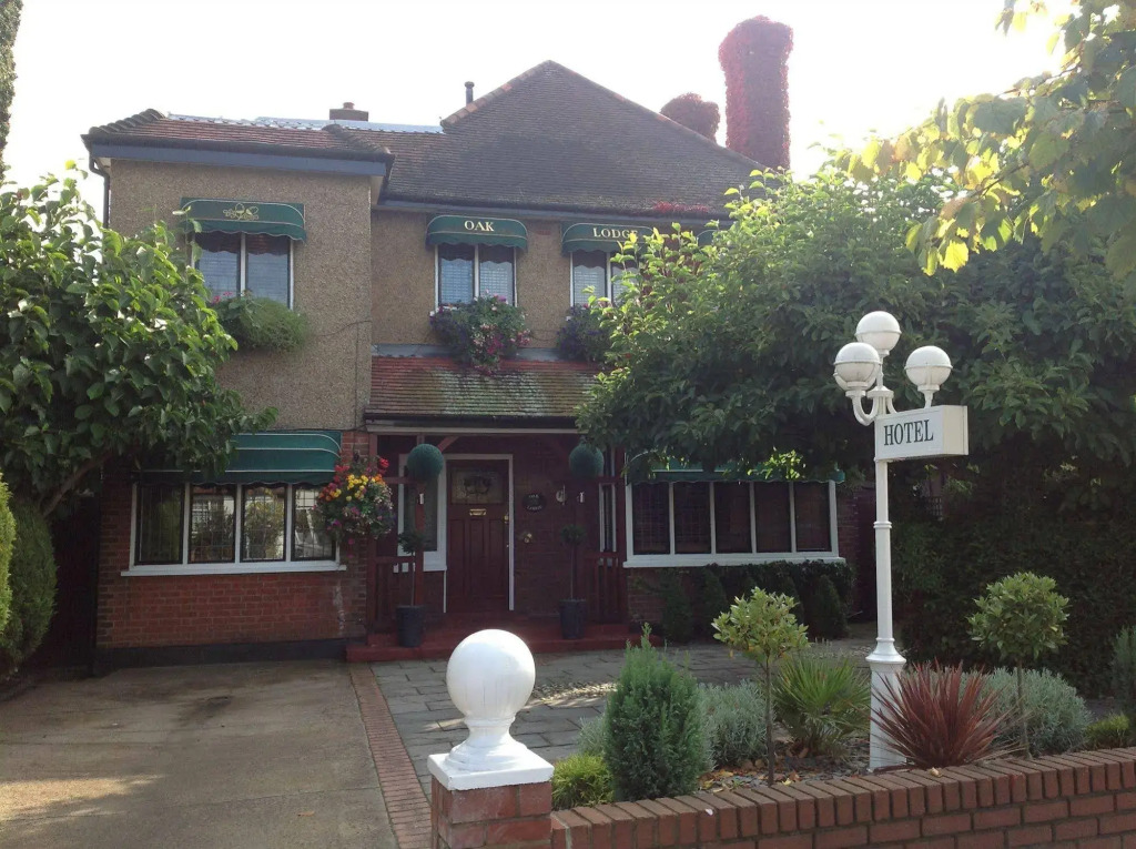 Oak Lodge Hotel