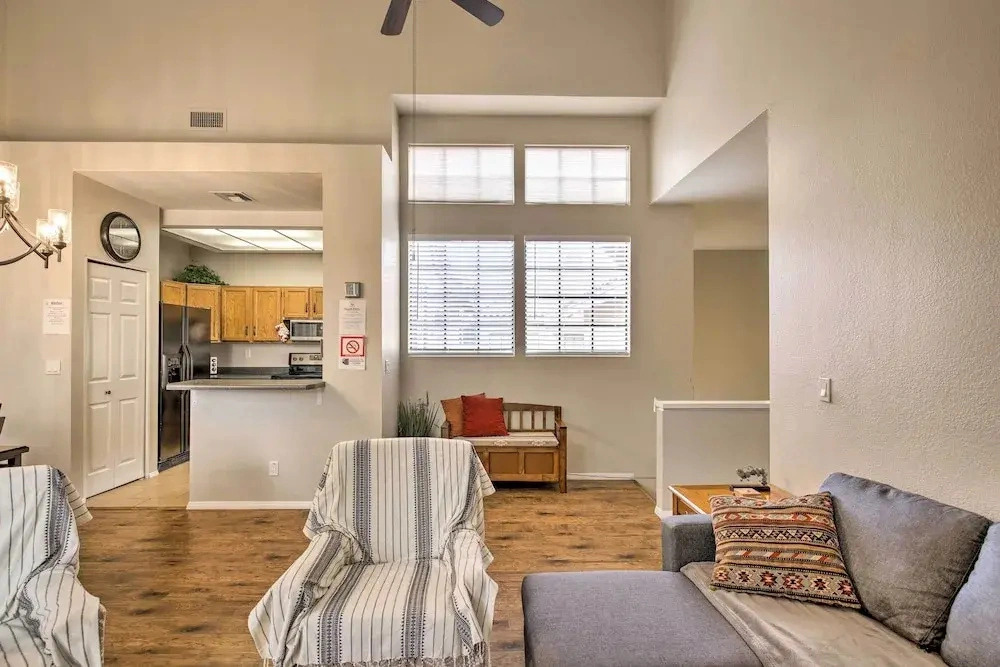Breezy Mesa Condo w/ Community Pool & Hot Tub