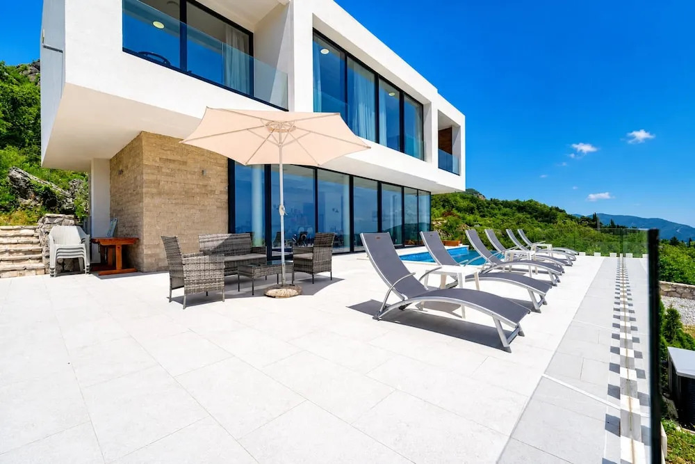 Pool Villa Luxoria Trebesin