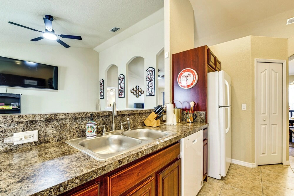 4 Mi to Weeki Wachee Springs! Fun-filled Home