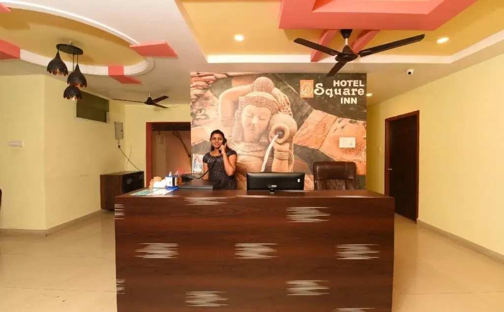 B Square Inn By OYO Rooms