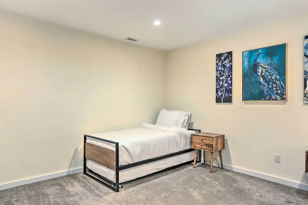Sun-lit Vernon Condo < 2 Mi to Ski Resort!