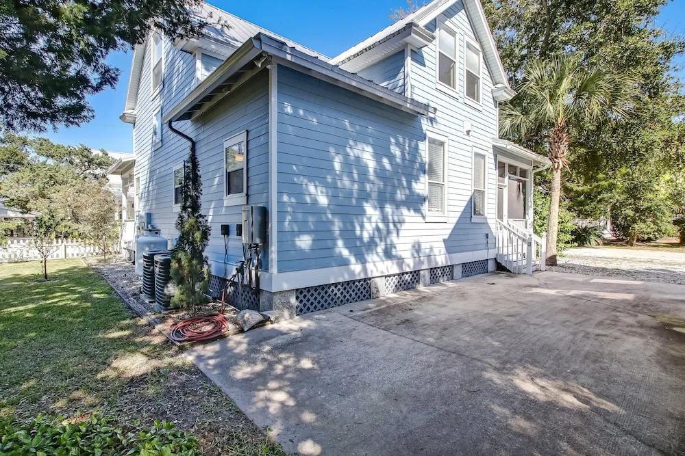 1016 San Fernando Street 3 Bedroom Home by Redawning