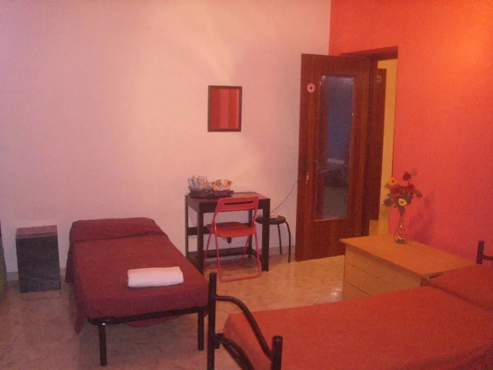 Bed in Art - Termini - Coliseum Apartments for Rent in Rome