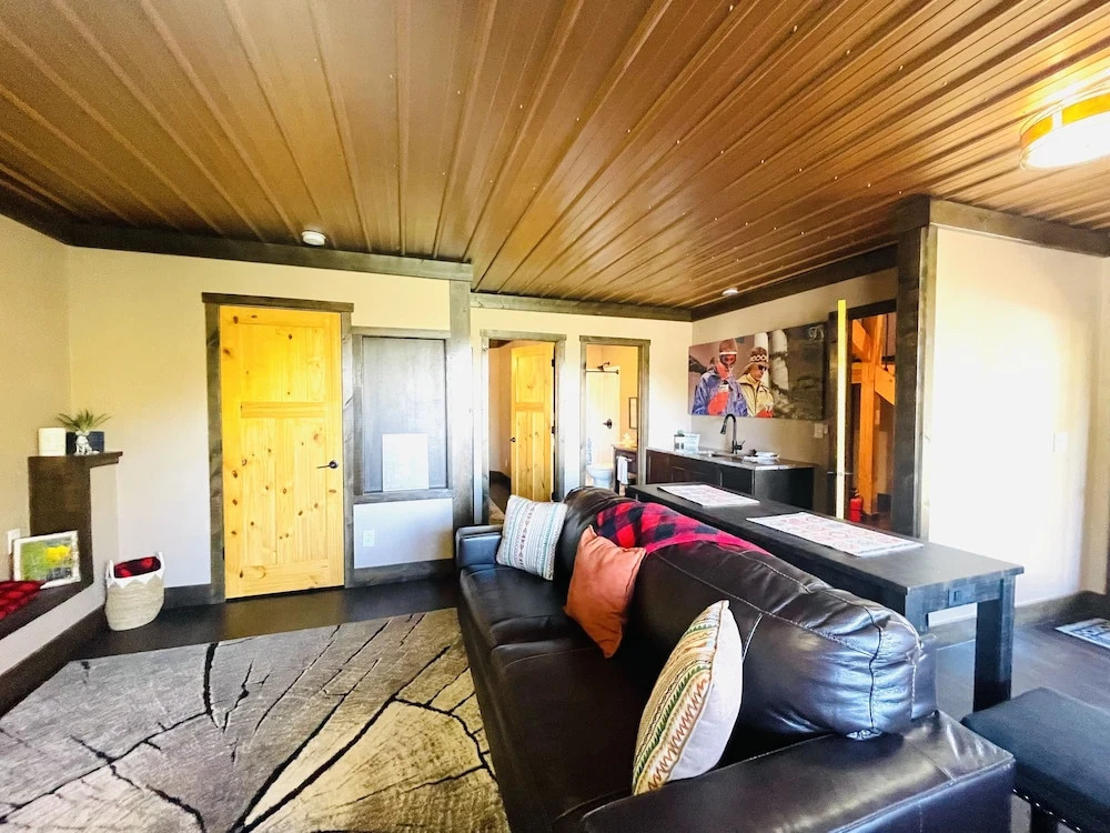 Eldondale -- 22-zone3272 4 Bedroom Home by RedAwning