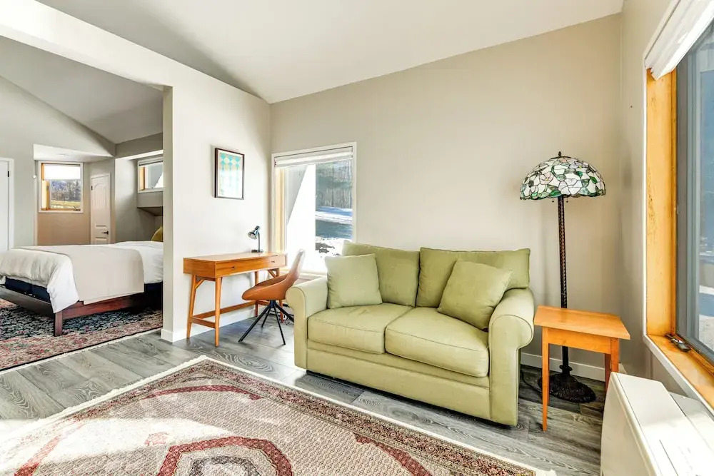 Shuttle to Slopes: Mtn Condo < 1 Mi to Sugarbush