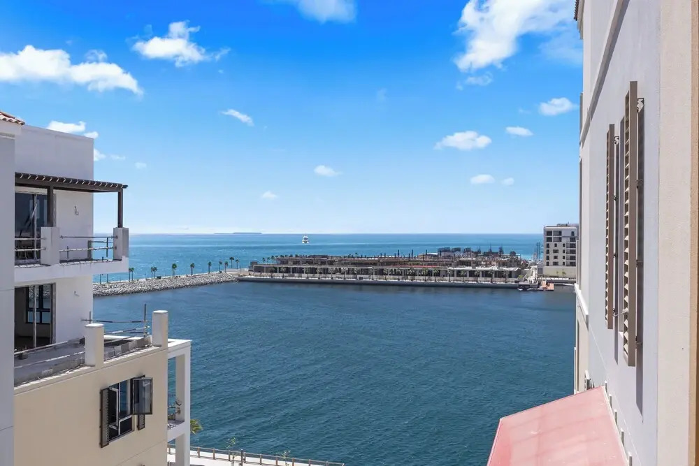 Portside Bliss La Mer 1 BR with Sea View
