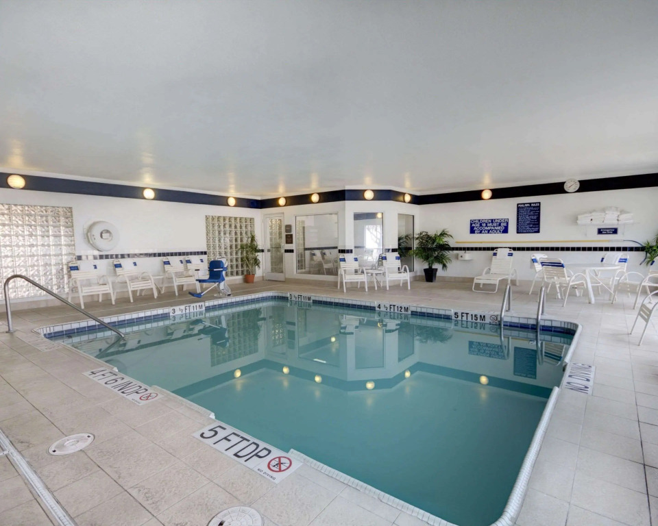 Comfort Suites University