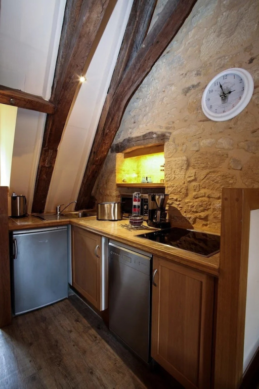 Le Grenier du Chapitre son loft avec les poutres et lappartement une chambre sans les poutres