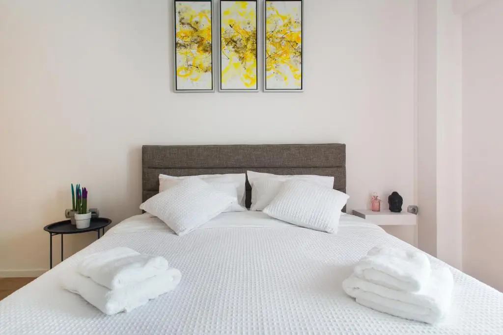Athenalux Apartment Modern Bright