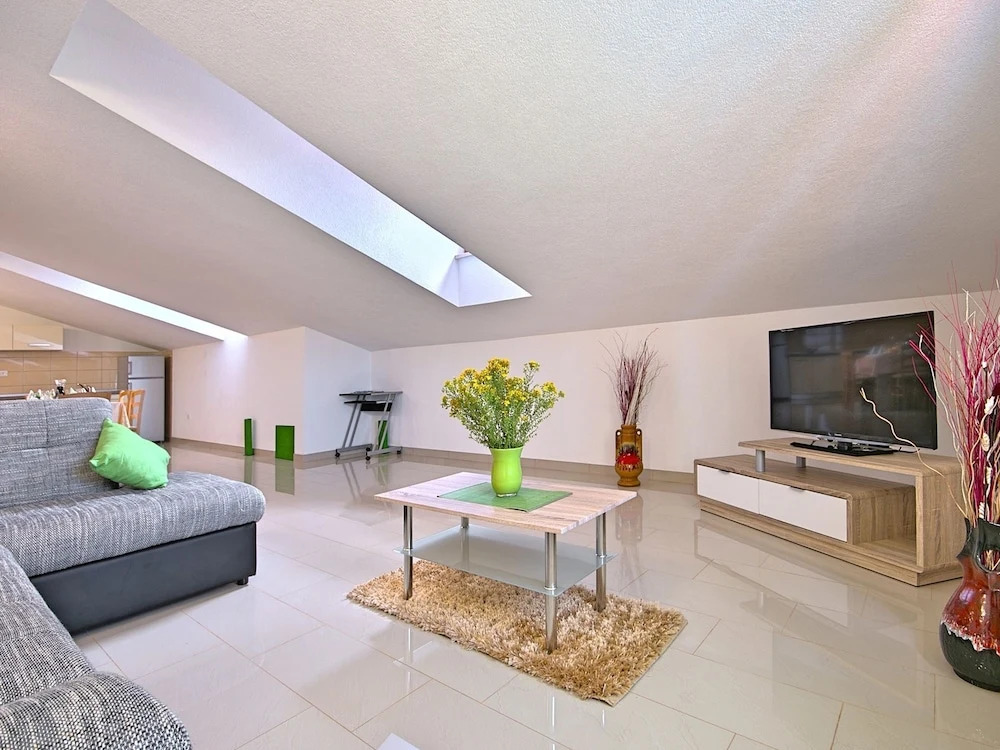 Spacious Villa for 12 Persons With Private Pool Near Rovinj and the Beach