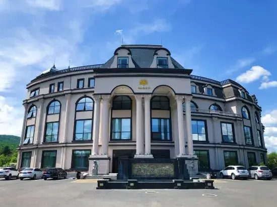 Baoyu Longhua Hot Spring Hotel