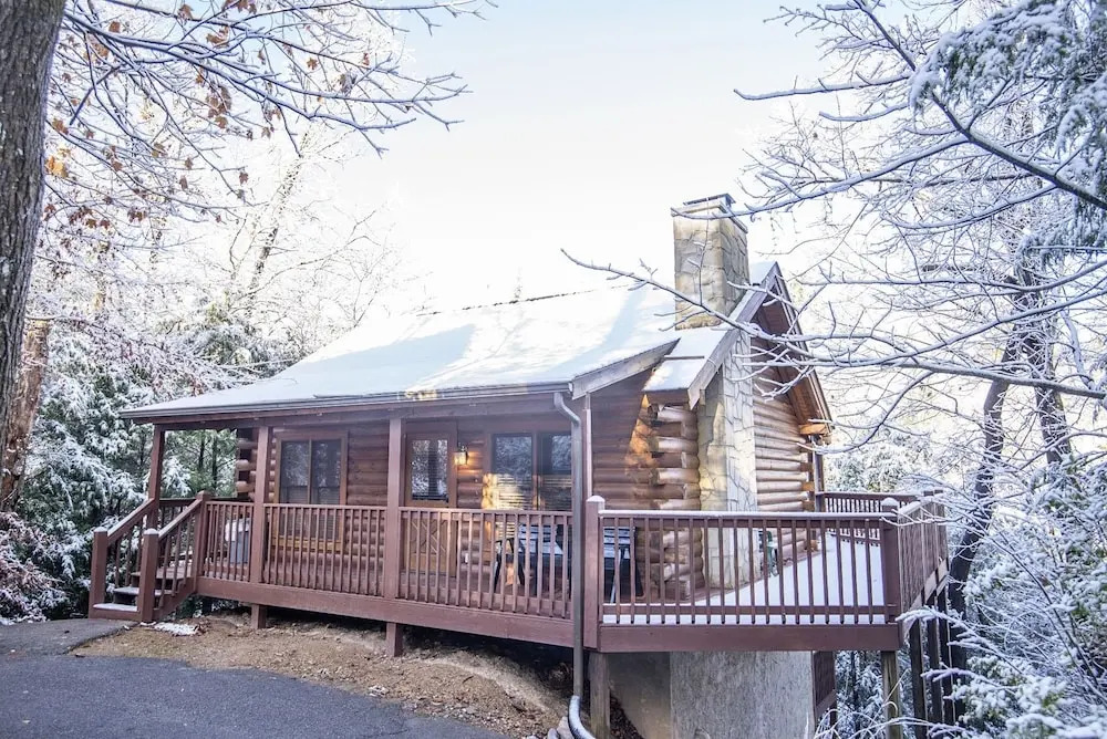 Cuddlin' Up, Er209 - Luxury At Its Finest And Location That Can't Be Beat! 2 Bedroom Cabin by RedAwning