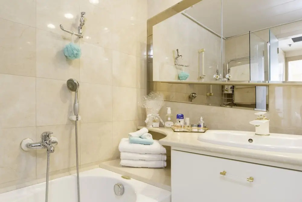 Luxurious 2BR w/ Panoramic Sea View by Sea N' Rent