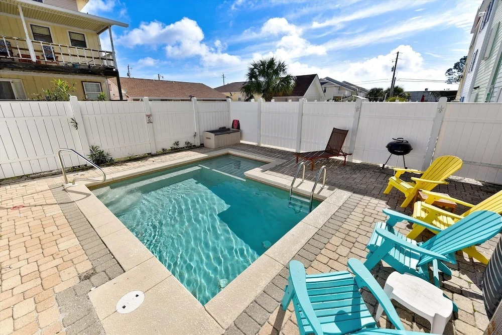 7418 Thomas Drive