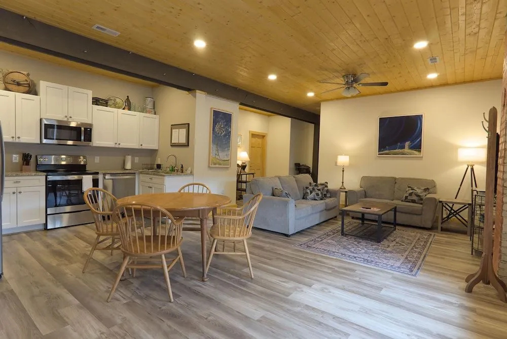 The NuWray Hotel & Carriage House
