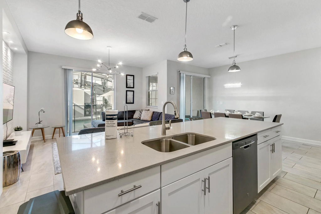 4 Bd 3 Ba Storey Lake 4809 Ll