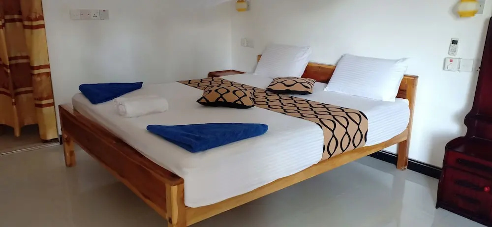 SURF & SAND Hotel Arugambay