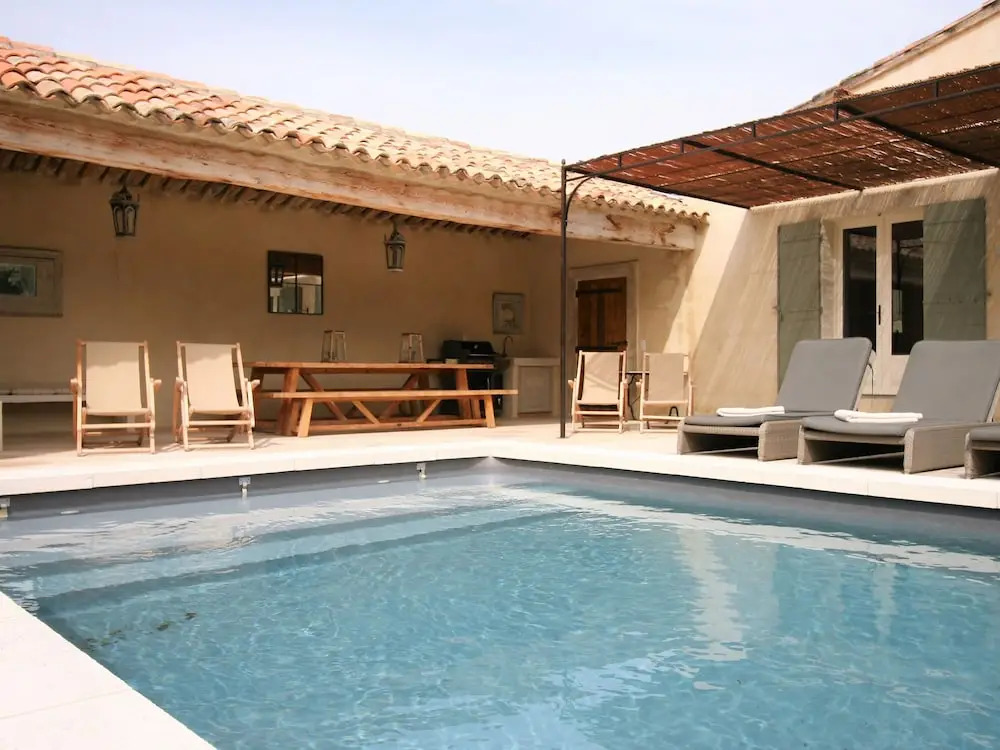 Mas in Eygalières with Heated Pool