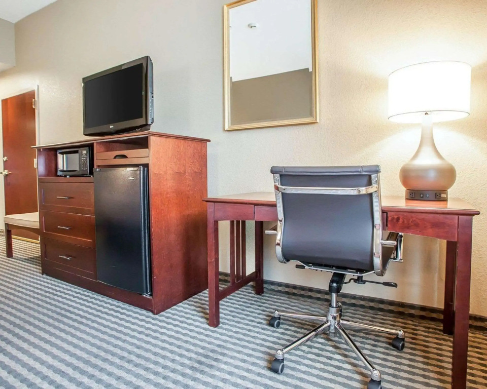 Comfort Inn & Suites Carneys Point - Pennsville