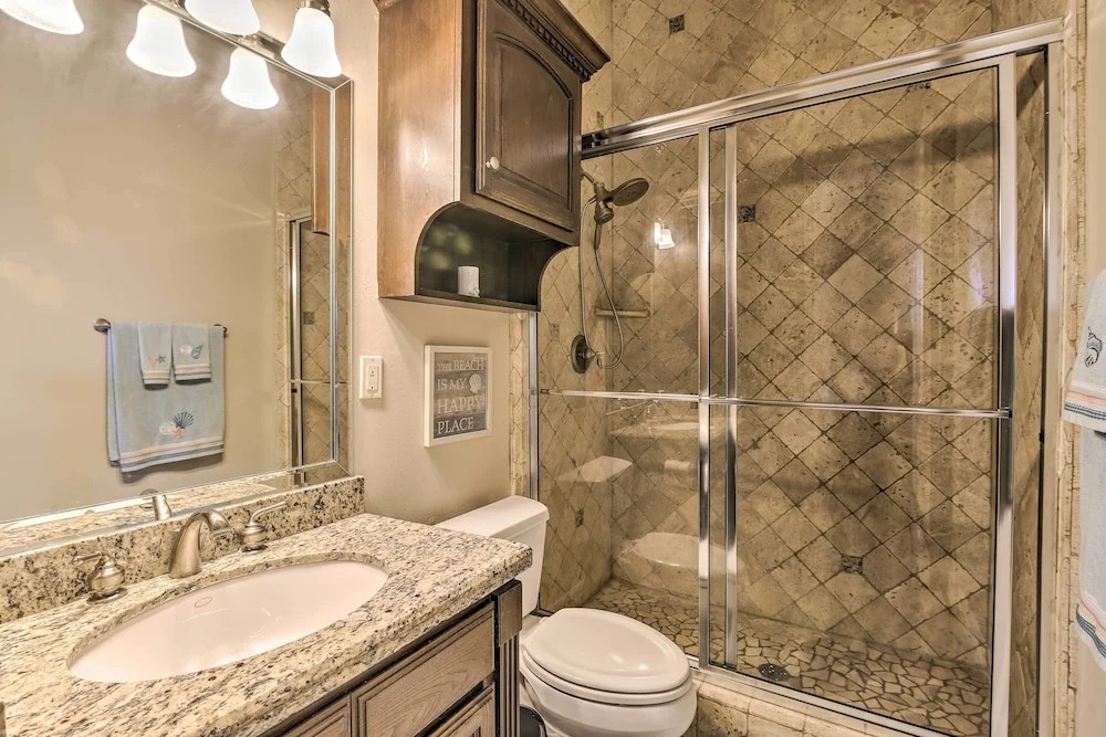 Texas Condo w/ Outdoor Pools - Walk to Beach!