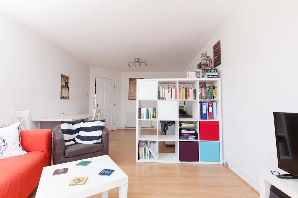 Ideal Fringe Base: Great Value + Free Parking!