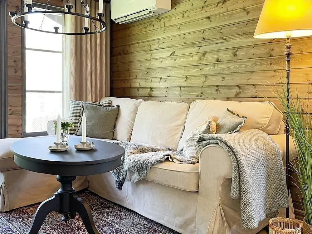 Charming Lakeside Cottage Getaway